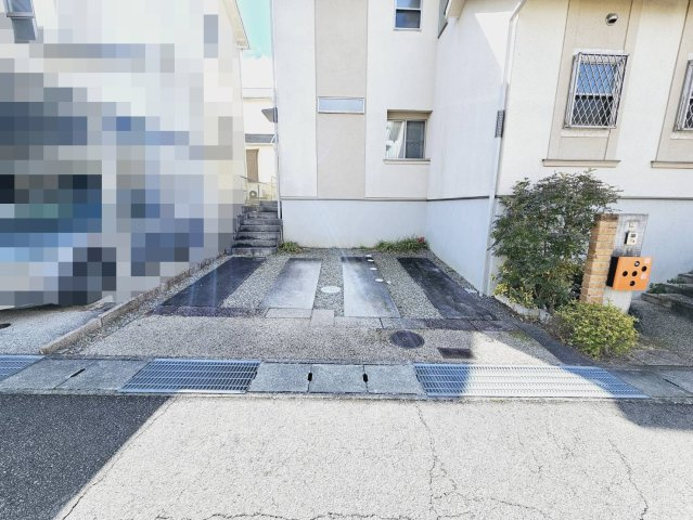 京地３丁目戸建のその他|■カースペース並列2台