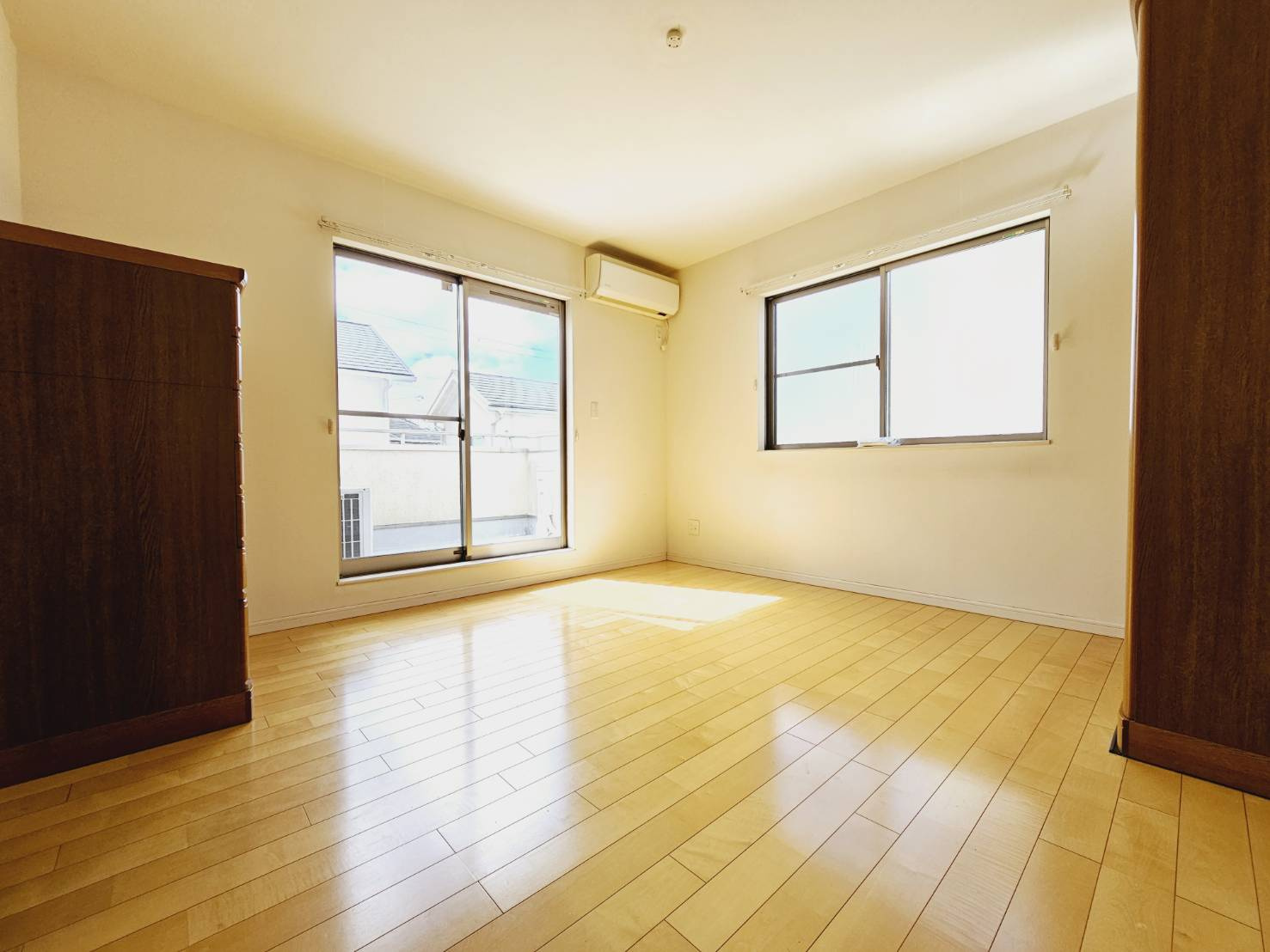 京地３丁目戸建の洋室|■2階洋室約8帖＋ウォークインクローゼット