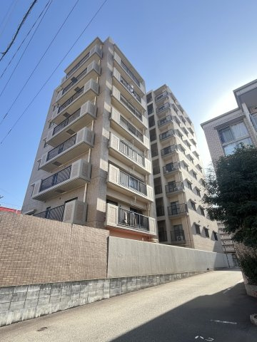 【外観】 | 三愛シティライフ白木原 | 白木原駅まで徒歩9分の好立地。敷地内駐車場に空きがあるので車をお持ちの方でも安心です