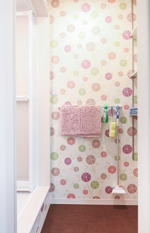 わんにゃんハウス国分寺の浴室|脱衣所もしっかりと確保されています。