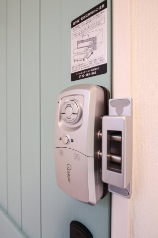 わんにゃんハウス国分寺のセキュリティ|各個室に電子錠が完備。暗証番号で鍵の開錠を行うため、鍵の紛失などの心配が有りません。また、緊急時など、暗証番号を伝えることで、他の方に入室して頂くことが可能です。
