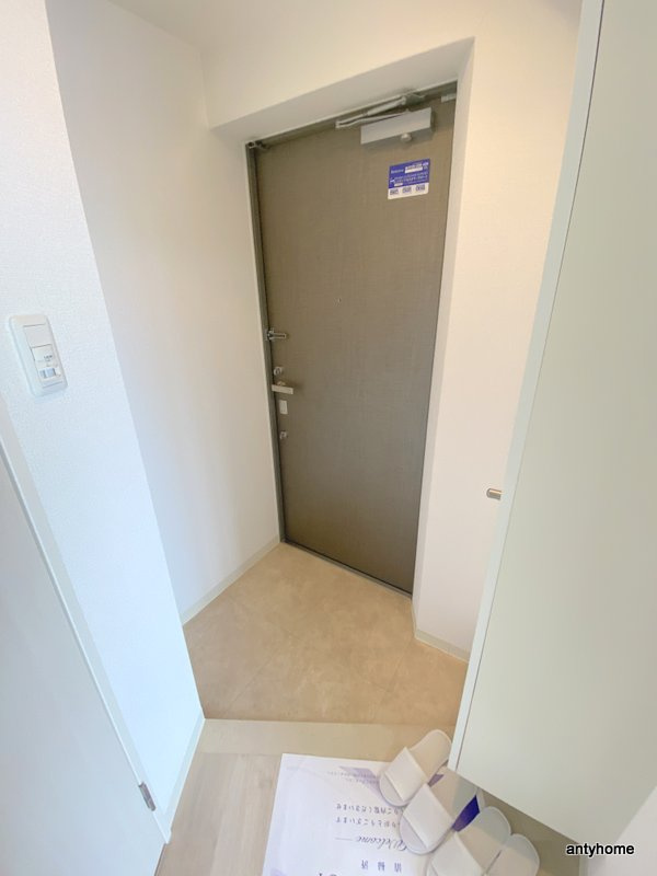レジディア谷町　仲介手数料無料の玄関