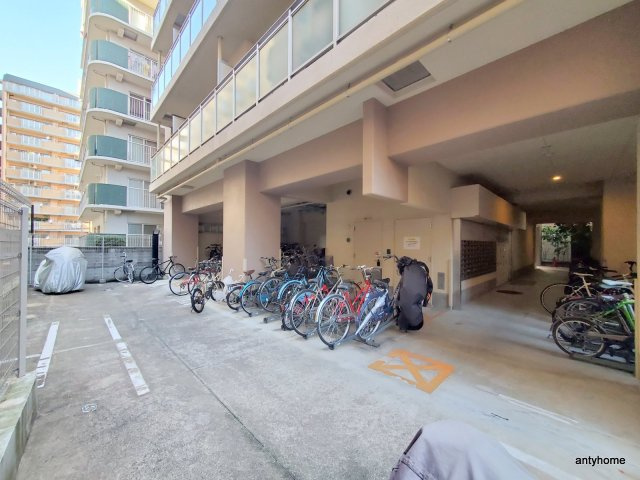 レジディア谷町　仲介手数料無料の駐車場