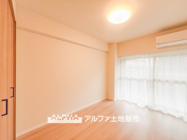 メゾンエクレーレ昭島の洋室