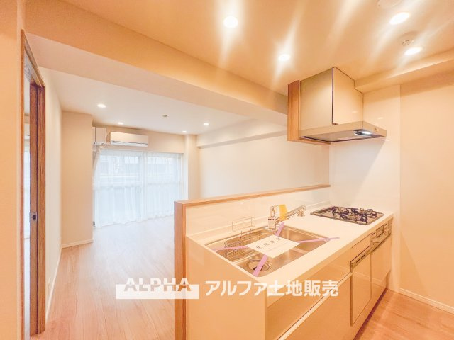 メゾンエクレーレ昭島の居間・リビング|【light a living】
◆明るいリビング◆にペイントして君との時間を有意義に過ごしたい。ここでの暮らしは僕たちにとって特別な宝物になる。