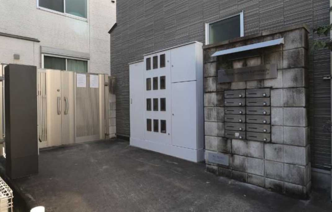 Terrace世田谷上町　ペット相談　ルームシェア相談　バイク置き場のエントランス