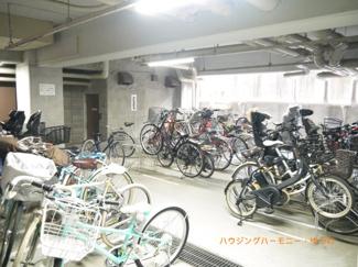 【その他共用部分】 | 建物内に、便利な専用駐輪場があります。