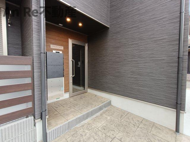 川口市南鳩ヶ谷３丁目のアパートのエントランス
