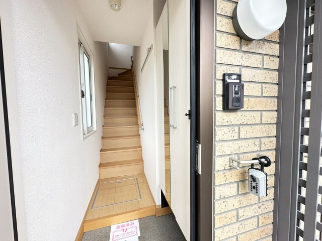 ローズコート北金田の玄関