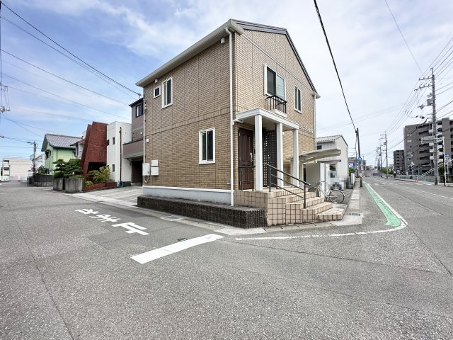 ローズコート北金田の駐車場