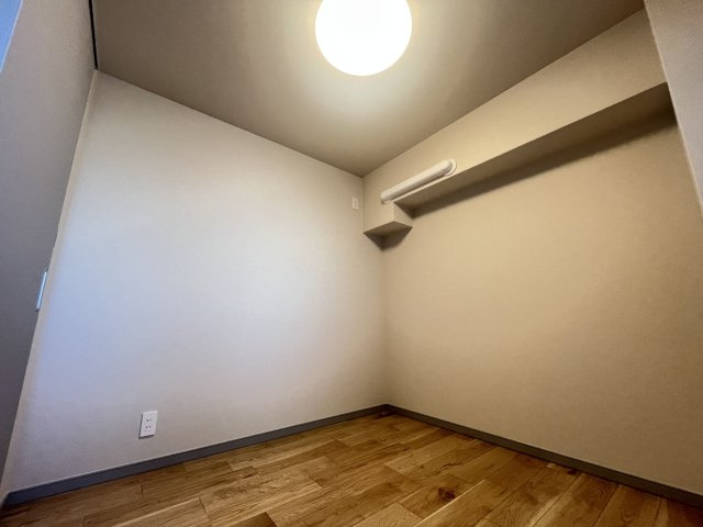 【洋室】 | ロワールマンションロゼ吉塚 B棟 | エアコン先行配管済みなので入居と同時にスムーズに取り付けられます