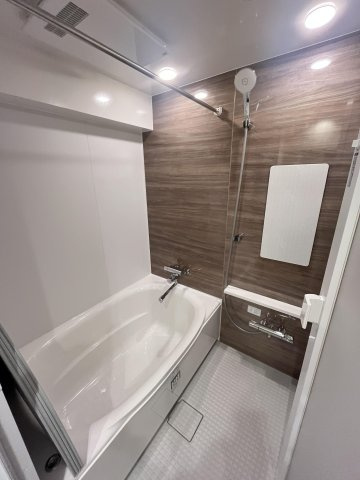 【浴室】 | ロワールマンションロゼ吉塚 B棟 | 浴室乾燥機付なので雨の日のお洗濯に活躍するのはもちろん、浴室をカラリと乾燥させられるのでカビ対策にも