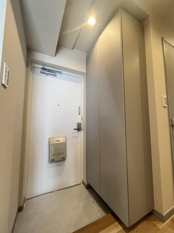 【玄関】 | ロワールマンションロゼ吉塚 B棟 | 収納力に優れた玄関でいつでも片付いた状態でお客様を迎えられます