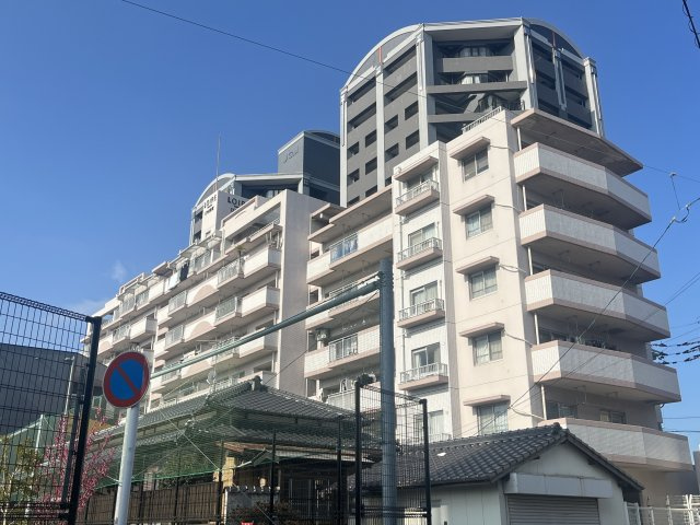 【外観】 | ロワールマンションロゼ吉塚 B棟 | 吉塚駅まで徒歩15分で周辺環境良好です。博多駅までも自転車などでスムーズにアクセスできます