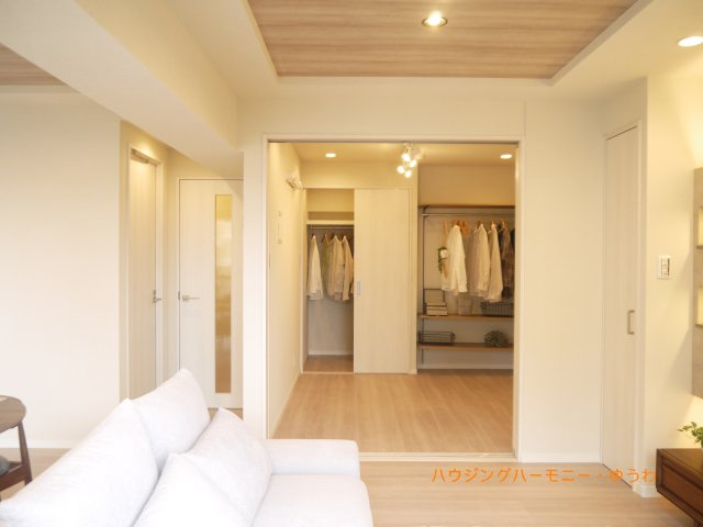 【洋室】 | 日神パレステージ西池袋 | うららかな陽射しがどのお部屋にも降り注ぎますように、快適さを追求した間取設計。