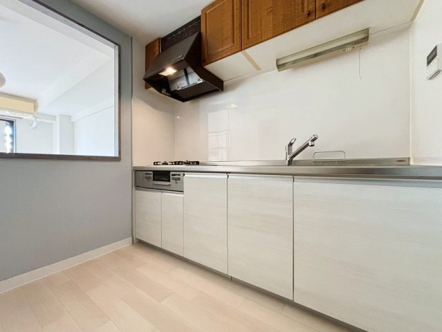 モナーク谷塚のキッチン|人気のカフェスタイルキッチンです♪お部屋の見栄えとしても抜群なので、レイアウトにこだわってみてはいか