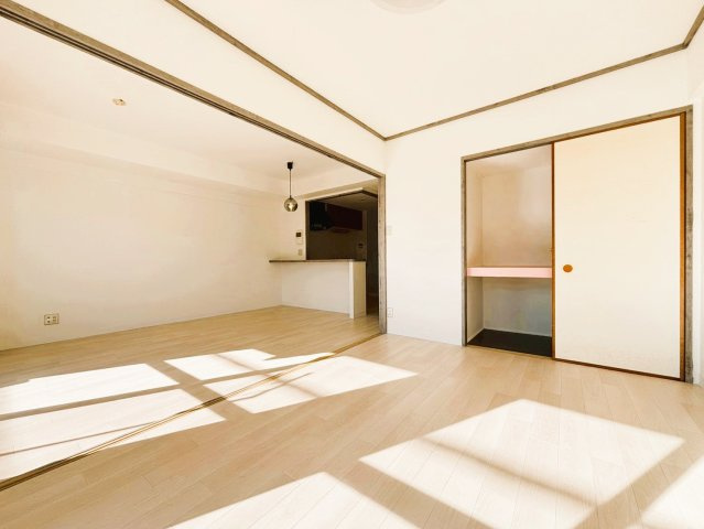 モナーク谷塚の洋室|採光、通風が心地よいお部屋です。お子様部屋にも、お父さんの書斎にも、どんな目的でも心地よくお使いいた