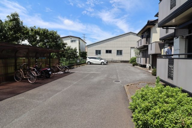 プライムガーデンの駐車場