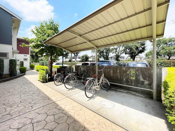 レセンテスパシオAの駐車場