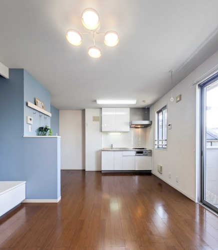 レセンテスパシオAの居間・リビング