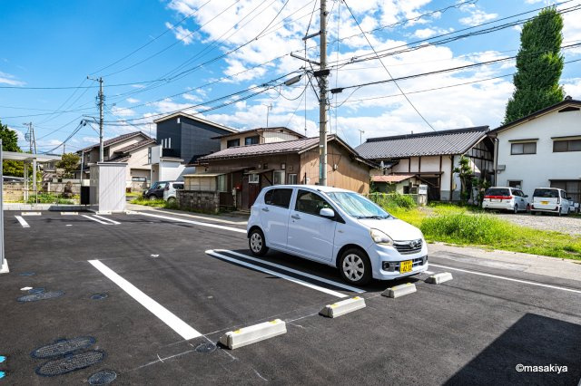 プランタン若里Ⅴの駐車場