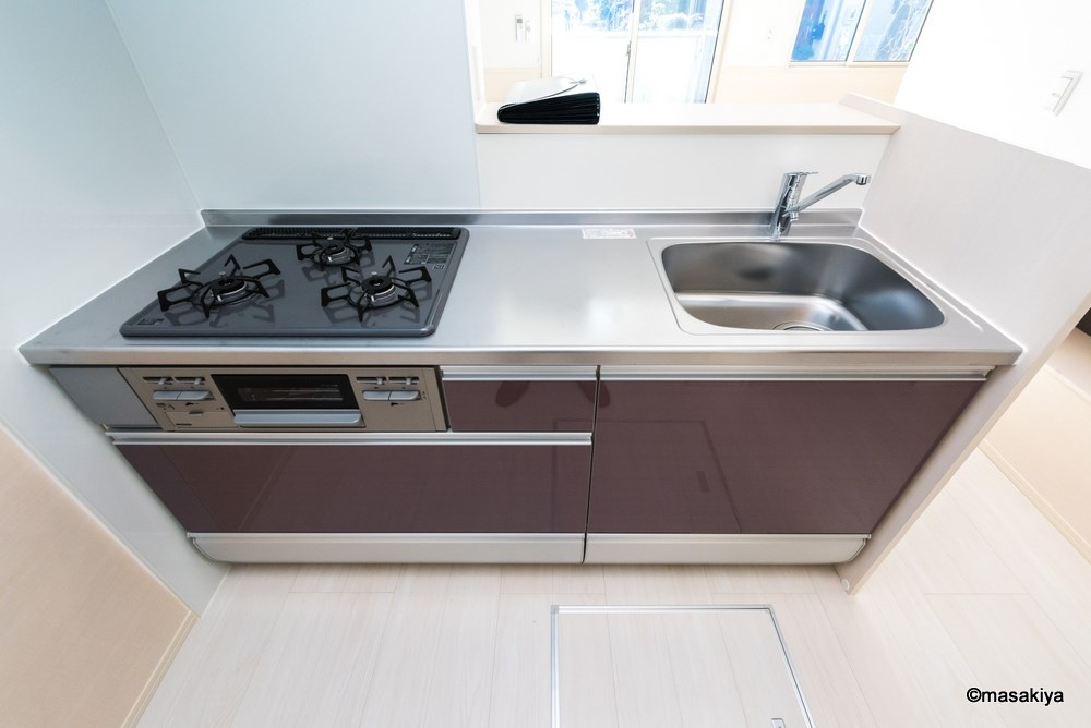 ルージュ 伊勢宮　A棟のキッチン|カウンターキッチン　ビルトインコンロ付