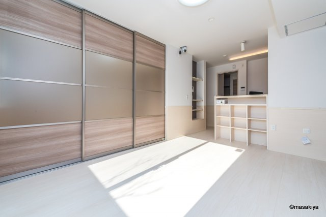 ルージュ 伊勢宮　A棟の居間・リビング