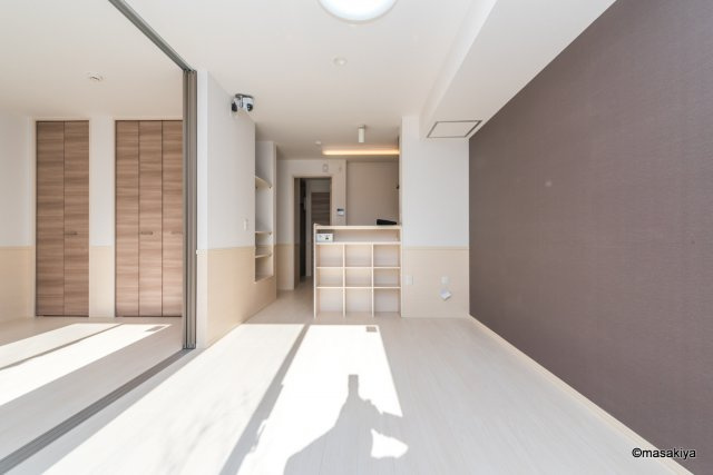 ルージュ 伊勢宮　A棟の居間・リビング