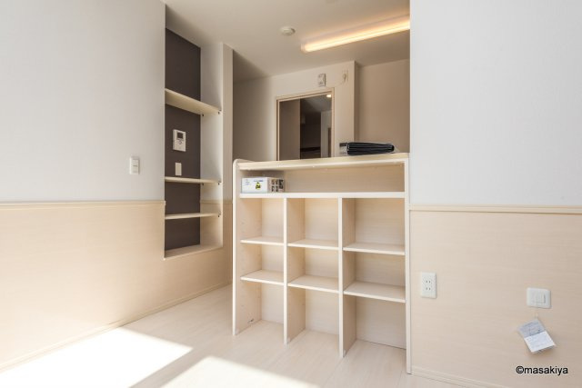 ルージュ 伊勢宮　A棟の居間・リビング