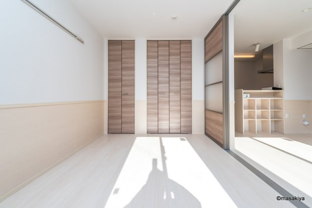 ルージュ 伊勢宮　A棟の居間・リビング