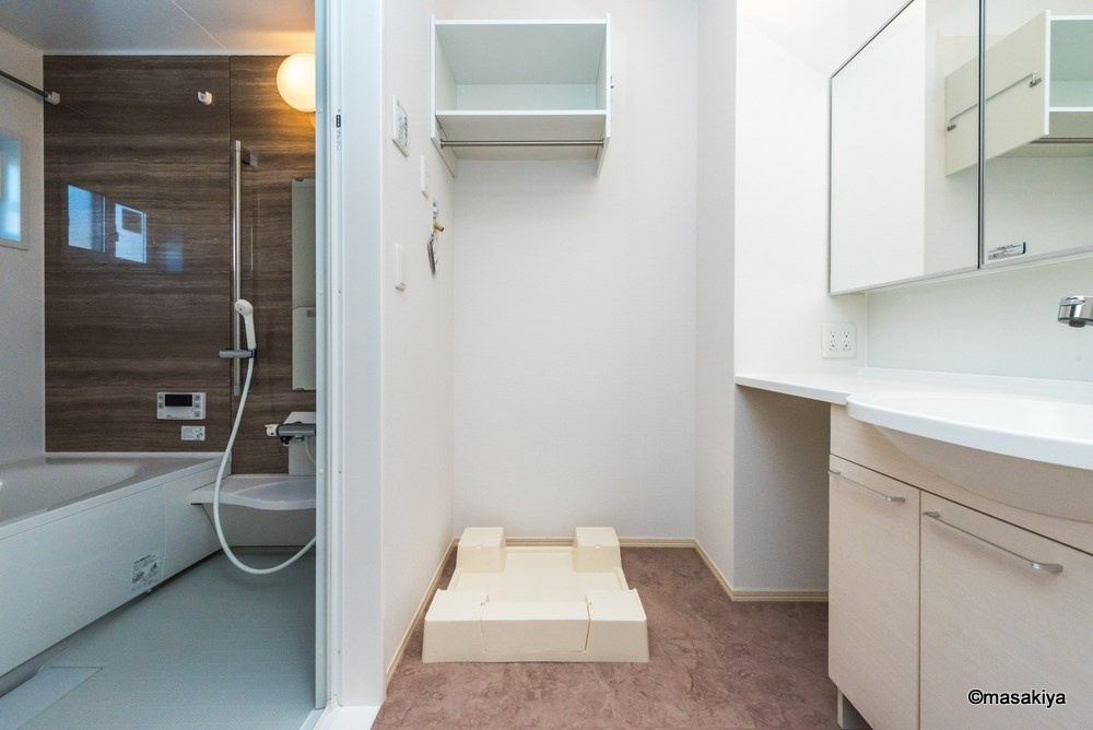 ルージュ 伊勢宮　A棟の洗面所|室内洗濯機置き場