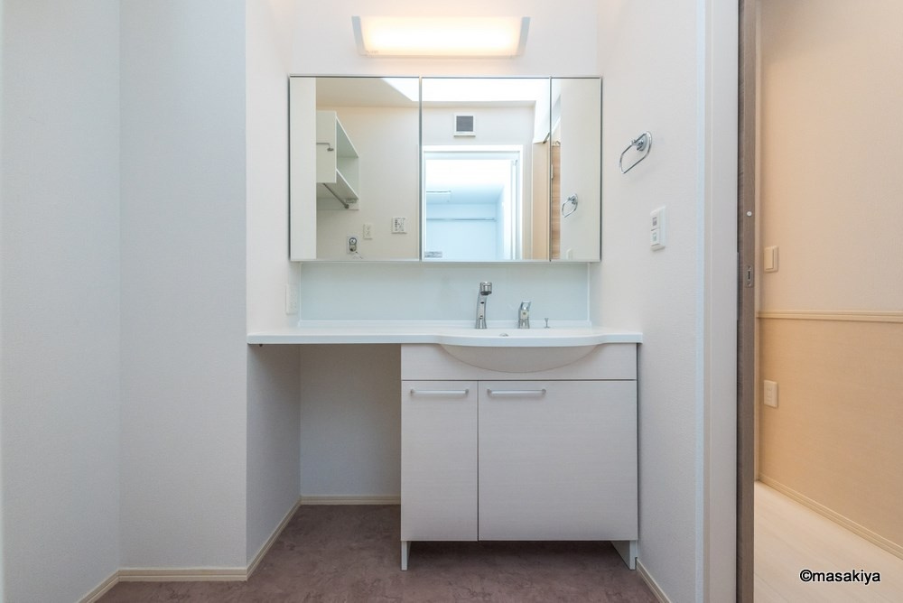 ルージュ 伊勢宮　A棟の洗面所|洗面・脱衣　シャンプードレッサー付