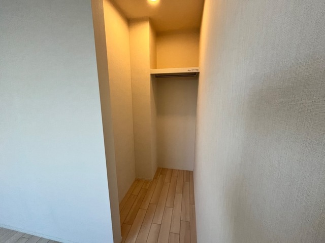 CALM  GENTLE   IIの収納|寝室ウォークインクローゼット
