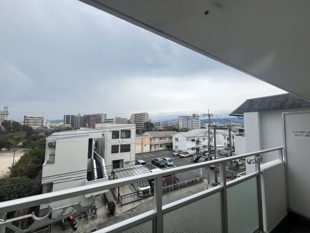 【バルコニー】 | イトーピア大橋マンション | 南向きのバルコニーは陽当り良好で、たっぷりのお洗濯物もよく乾きます