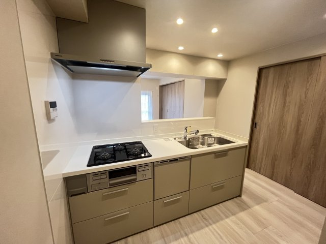 【キッチン】 | イトーピア大橋マンション | お料理をしながら会話を楽しめるカウンターキッチンです。食洗機付きで後片付けも楽々