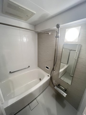 【浴室】 | イトーピア大橋マンション | 雨の日でも洗濯に困らない浴室乾燥機、いつでも暖かいお風呂に入れる追い焚き機能付きのバスルーム