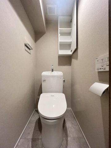 【トイレ】 | イトーピア大橋マンション | いつも綺麗に清潔に！ウォッシュレット付きトイレです。上部には収納を設置◎