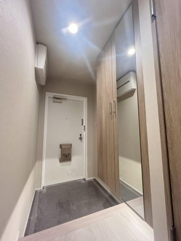 【玄関】 | イトーピア大橋マンション | 玄関には収能力の高いシューズボックスと姿見までセットされています