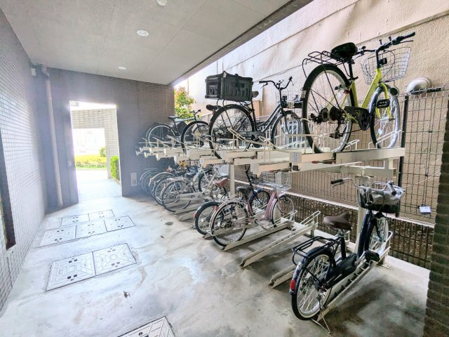 アルカーデンタワー入谷の駐輪場|～駐輪場 写真～