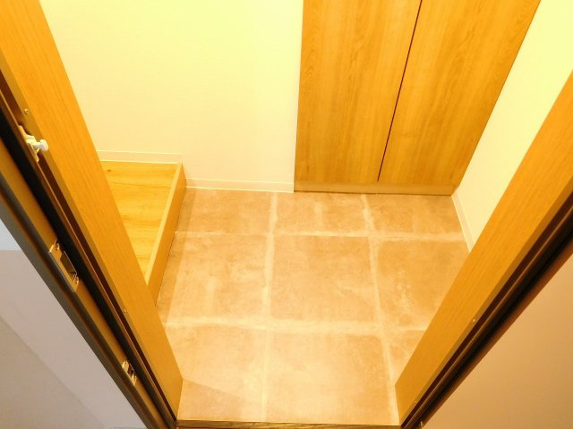 不破ビルの玄関