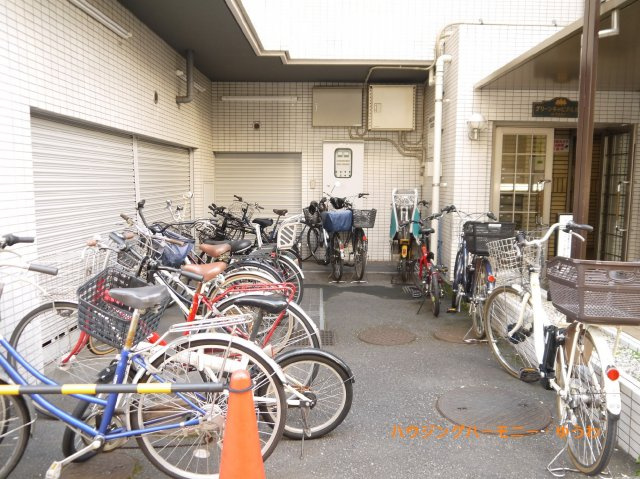 【その他共用部分】 | グリーンキャピタル池袋 | 敷地内に、便利な屋根付き駐輪場があります。