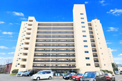 【外観】 | 東急ドエル江田ビレジB棟 | ◆管理体制良好なマンションです。清潔感のあるエントランスに開放感のある住環境。