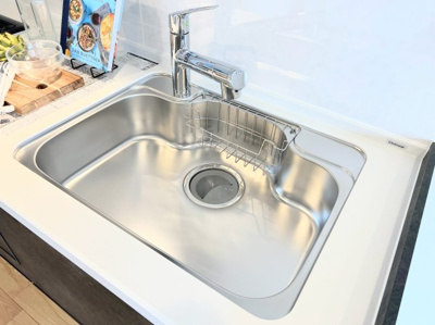 【キッチン】 | 東急ドエル江田ビレジB棟 | ◆広々したキッチンシンク。洗い物が多い時にも快適にご利用いただけます。