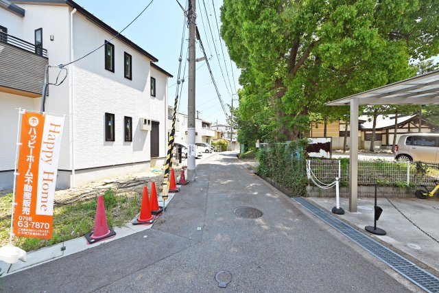 マドレコード寺本2丁目新築一戸建て│4LDK+駐車2台可(車種制限有)5号地の前面道路含む現地写真|5号地、前面道路は南側に約4ｍ幅です。