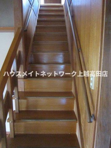 岩木貸家Ⅱのその他|２階から３階に上がる室内階段