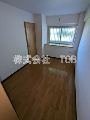 【洋室】 | エコーヒルズ神代 | ※反転タイプ写真です