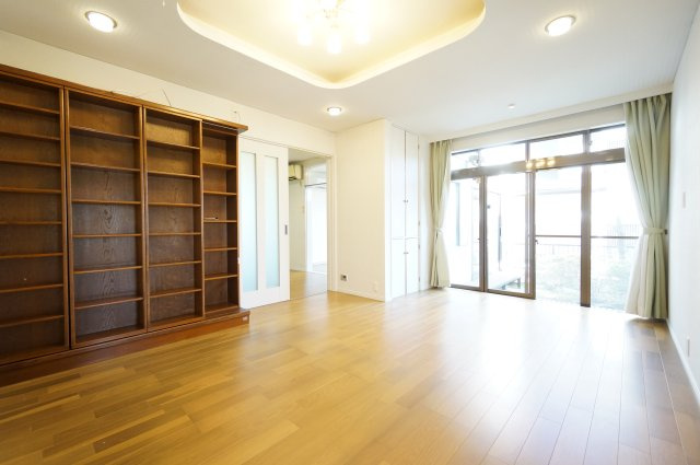 レントハウス越智町の居間・リビング|ご見学・ご契約時の送迎可能！