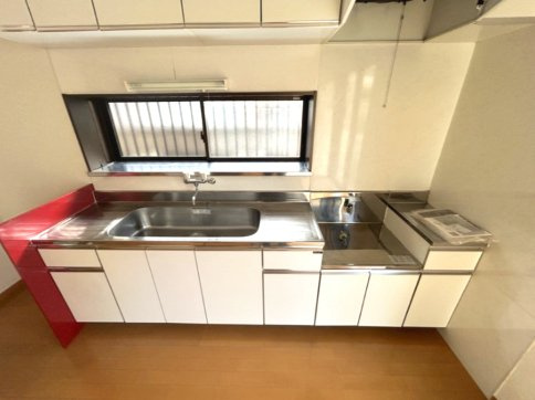 小仲台貸家のキッチン|水曜日、営業時間外もご相談ください！