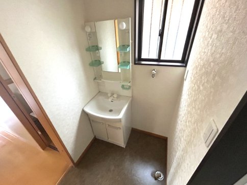 小仲台貸家の洗面所|オンライン対能応可！