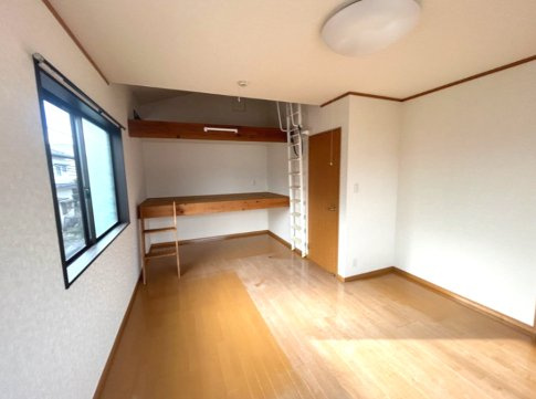 小仲台貸家の洋室|詳細、ご不明点等、お気軽にご連絡ください！